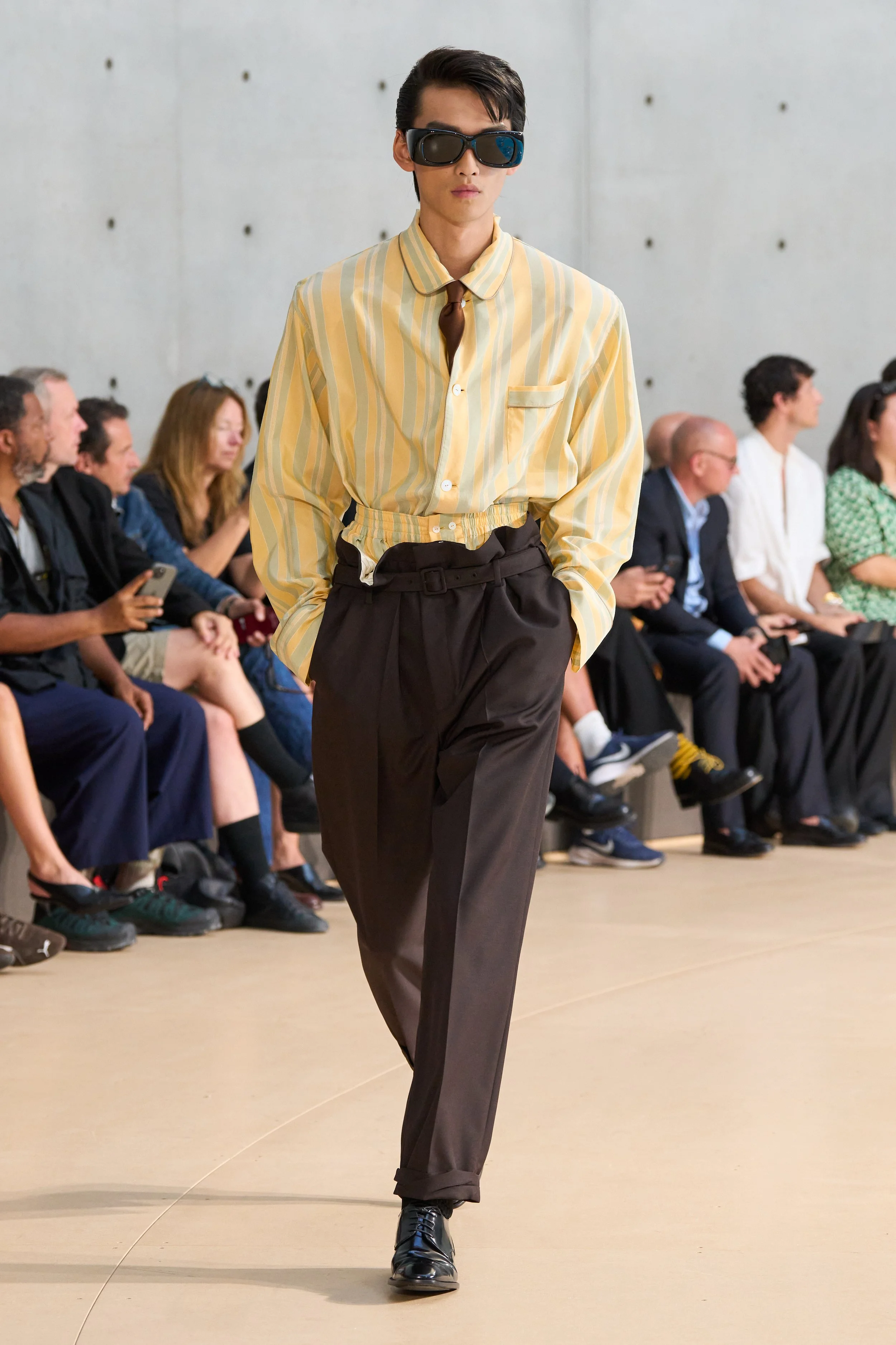 オレンジ  SAINT LAURENT ブラック スラックス Saint Laurent Men - SS26 - Behind The Blinds Magazine —